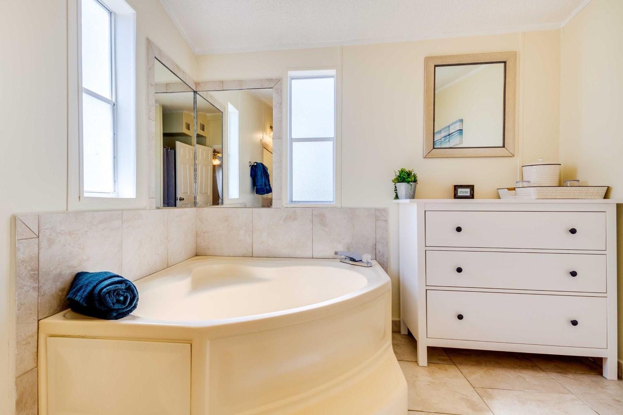 Stunning Pensacola Home, 8 Mi To Downtown! Bagian luar foto